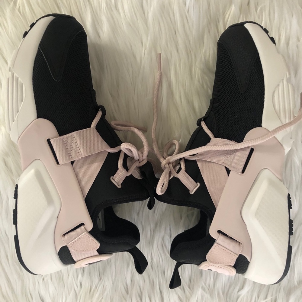Nike Air Huarache Run 5 Black Light Pink NWOT